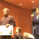 TONI FRANC&Eacute;S LLIURA EL PREMI 9 D'OCTUBRE A JOSEP M. GADEA PRESIDENT DEL CLUBEALCALDE ENTREGA EL PREMI AL PRESIDENT